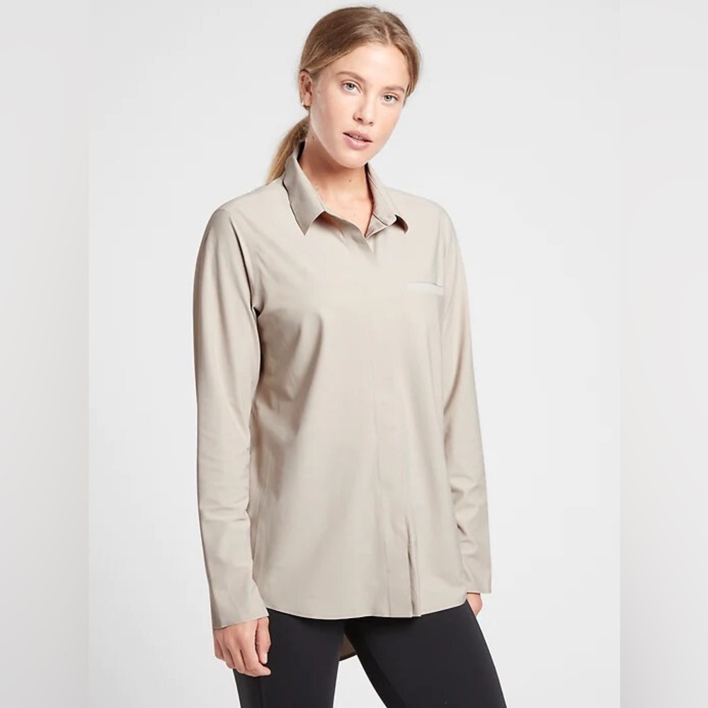 Athleta NWT Urbanite Beige Long Sleeve Button Down Stretch Breathable Womens L